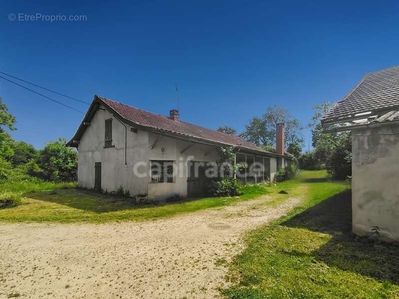 Maison à SAVIGNY-EN-REVERMONT