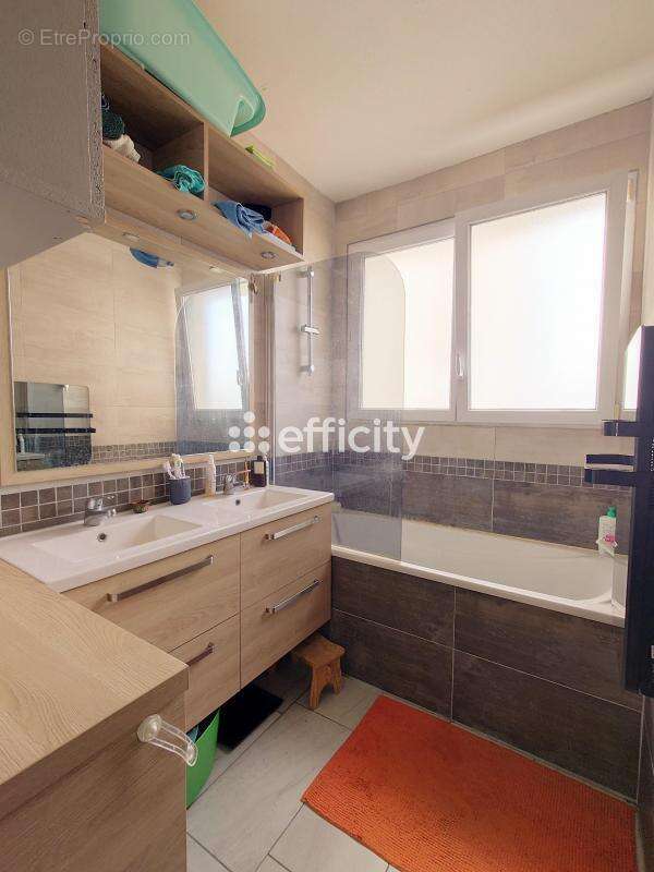 Appartement à LYON-8E