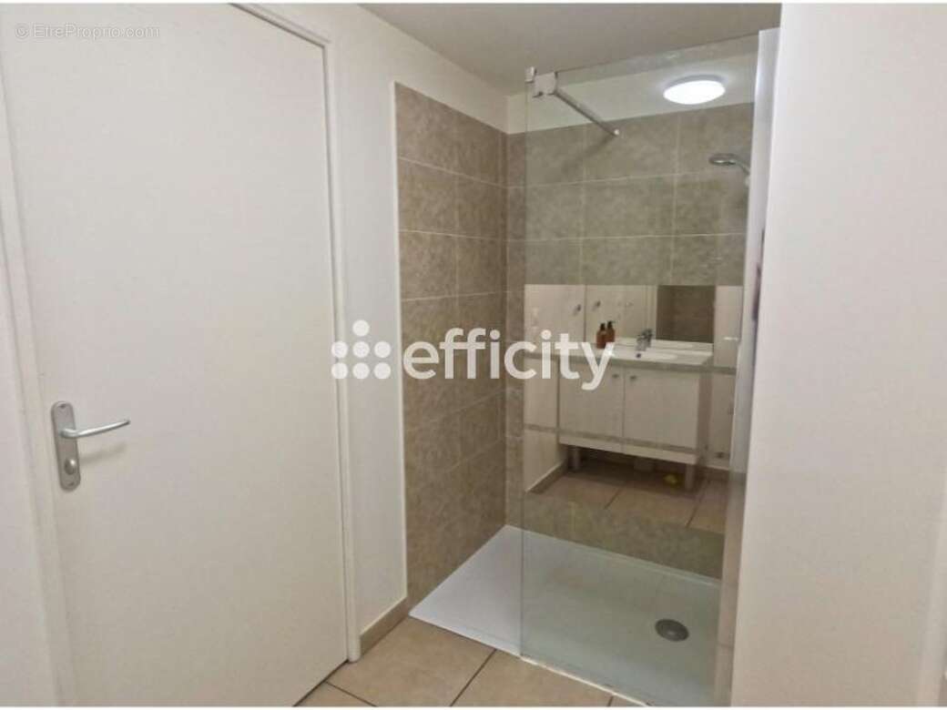 Appartement à MEYZIEU