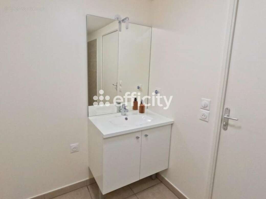 Appartement à MEYZIEU