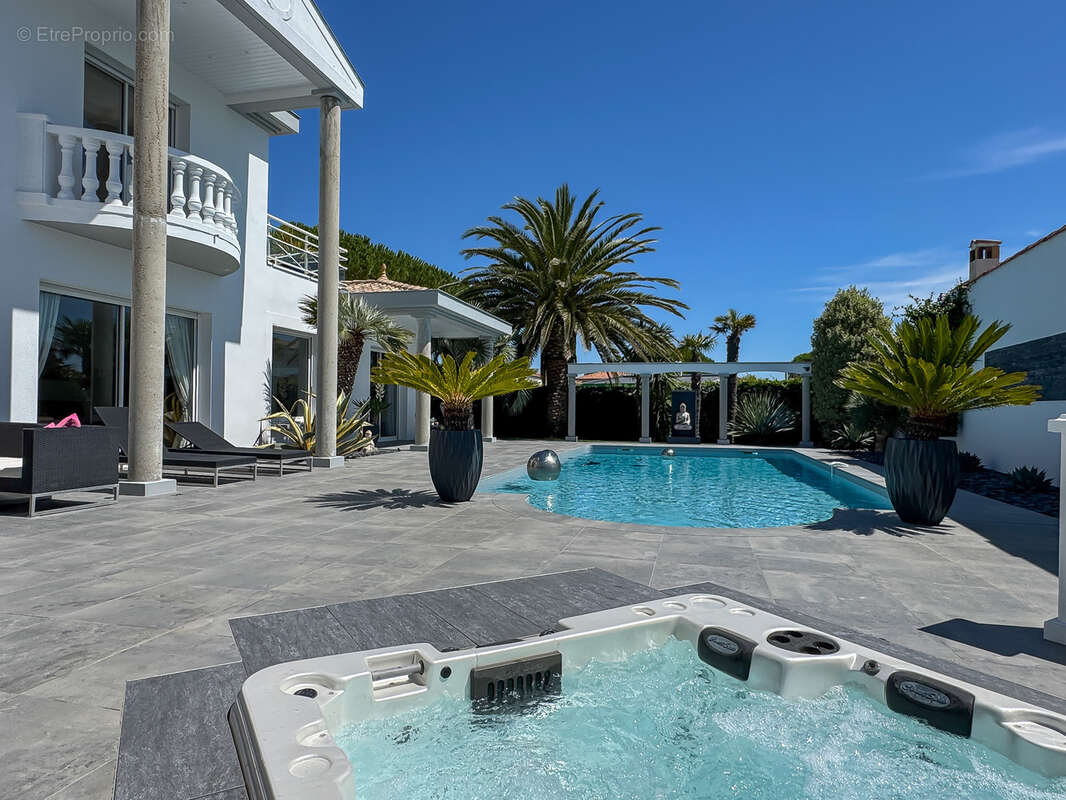 Maison à VAUX-SUR-MER