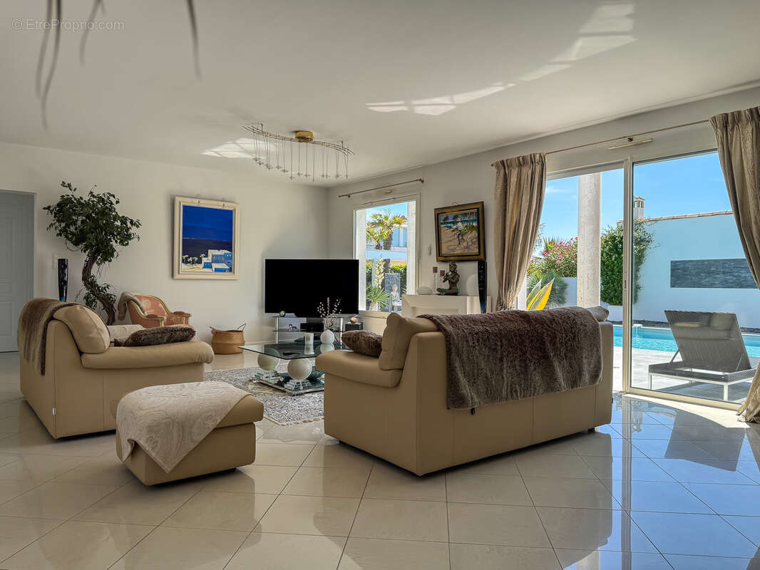 Maison à VAUX-SUR-MER