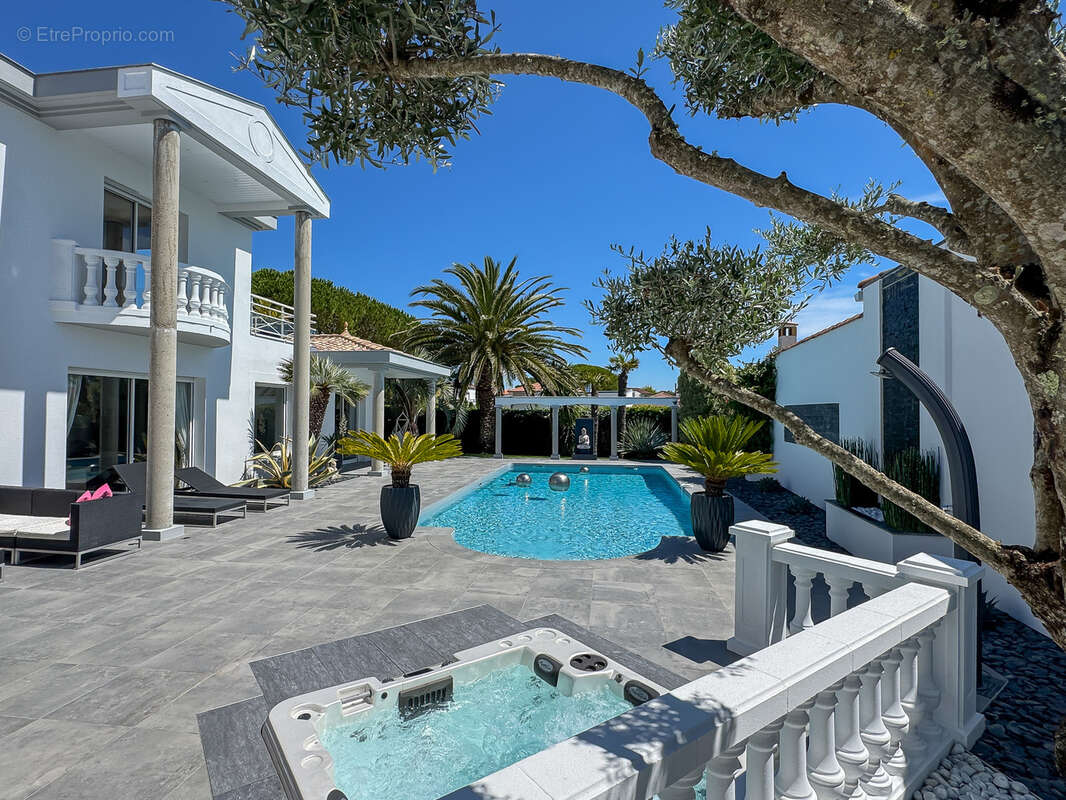 Maison à VAUX-SUR-MER