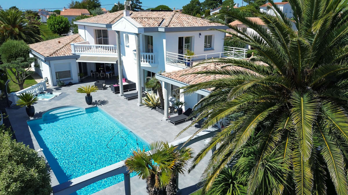 Maison à VAUX-SUR-MER