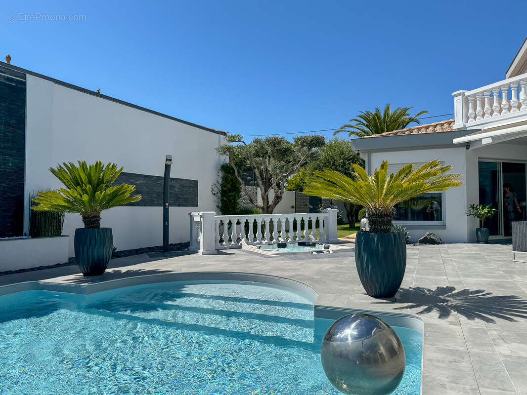 Maison à VAUX-SUR-MER