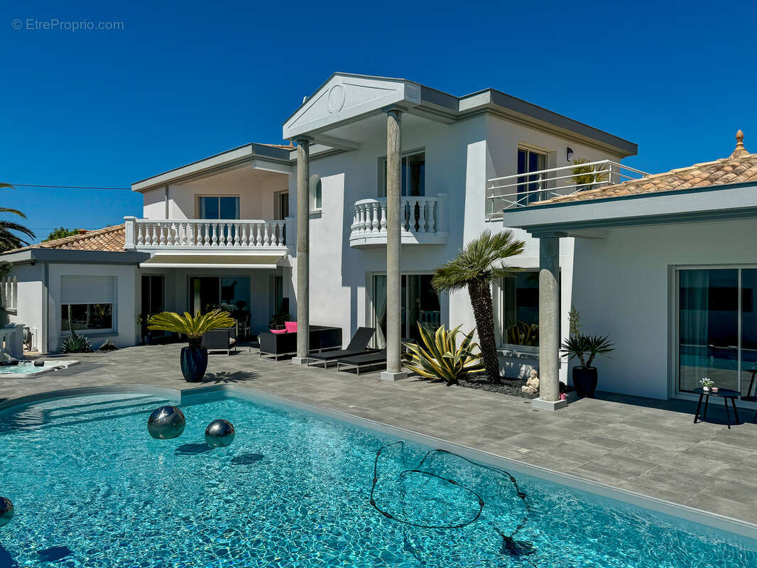 Maison à VAUX-SUR-MER