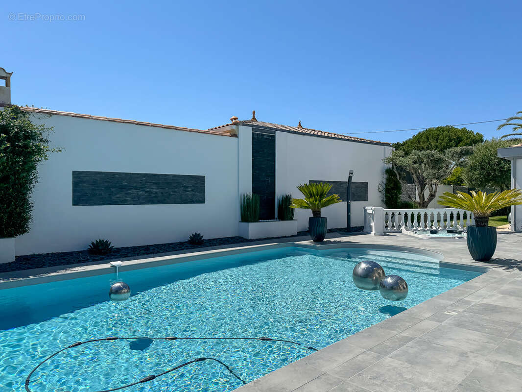 Maison à VAUX-SUR-MER