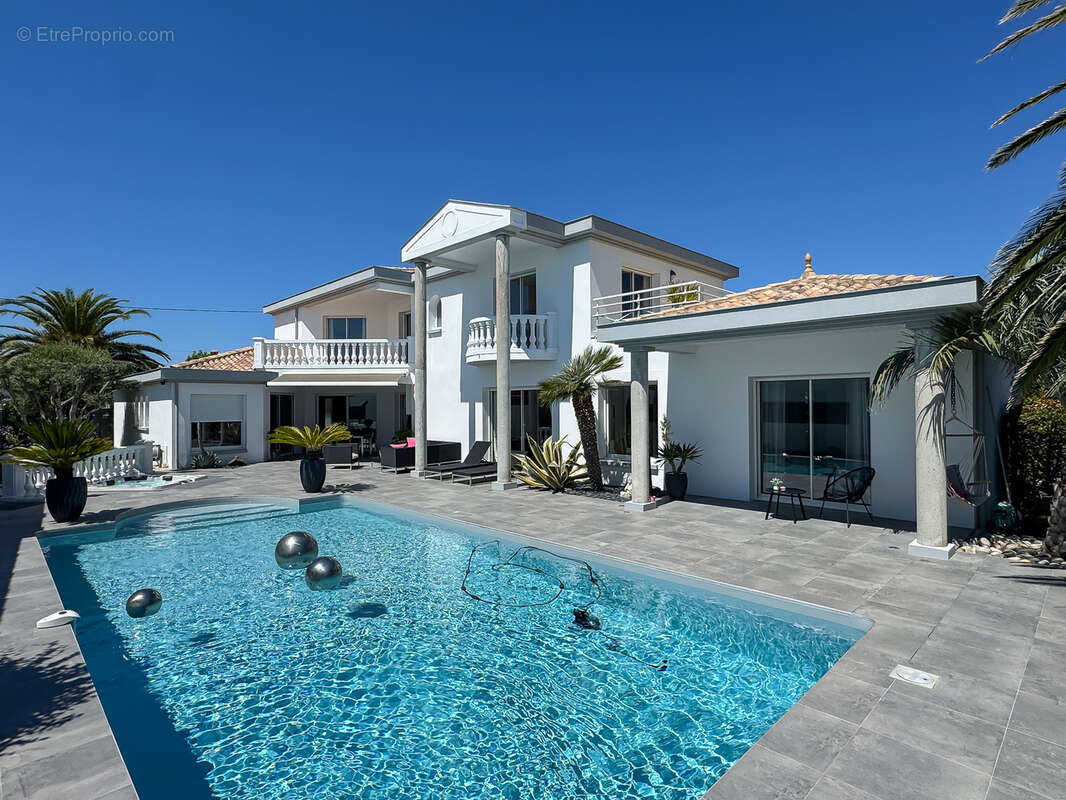 Maison à VAUX-SUR-MER