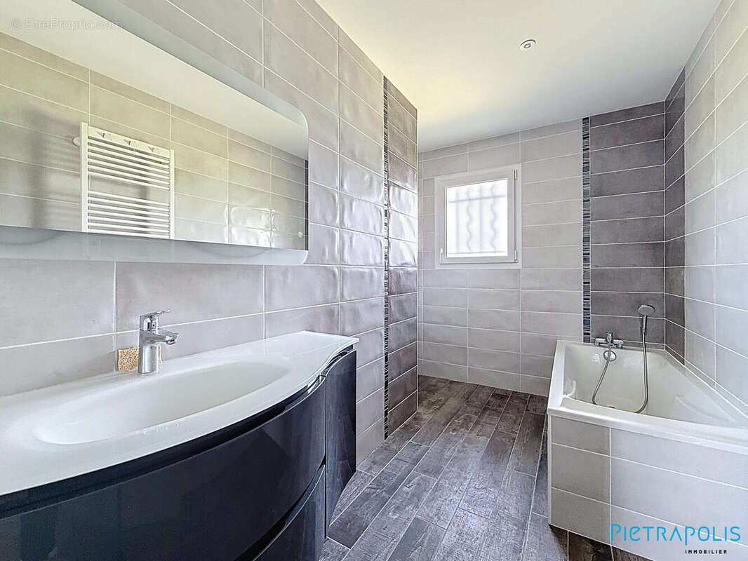 Maison à PONTCHARRA-SUR-TURDINE