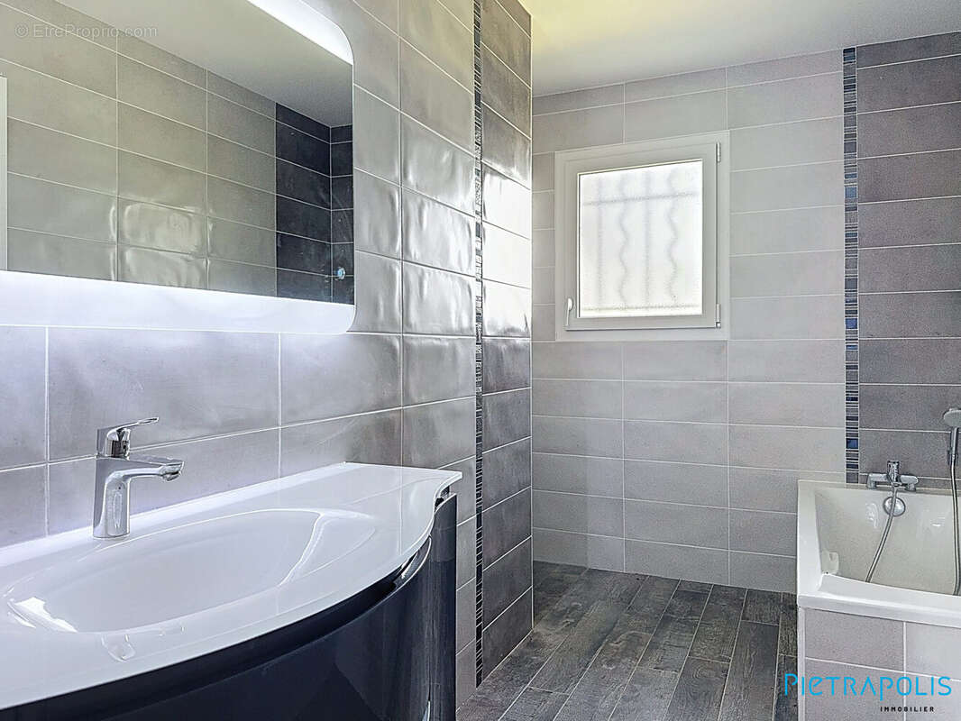 Maison à PONTCHARRA-SUR-TURDINE