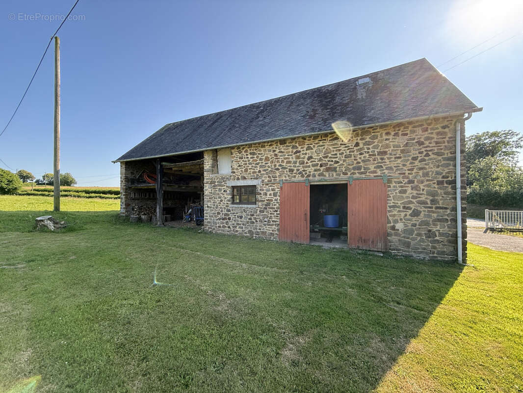 Maison à LE PETIT-CELLAND