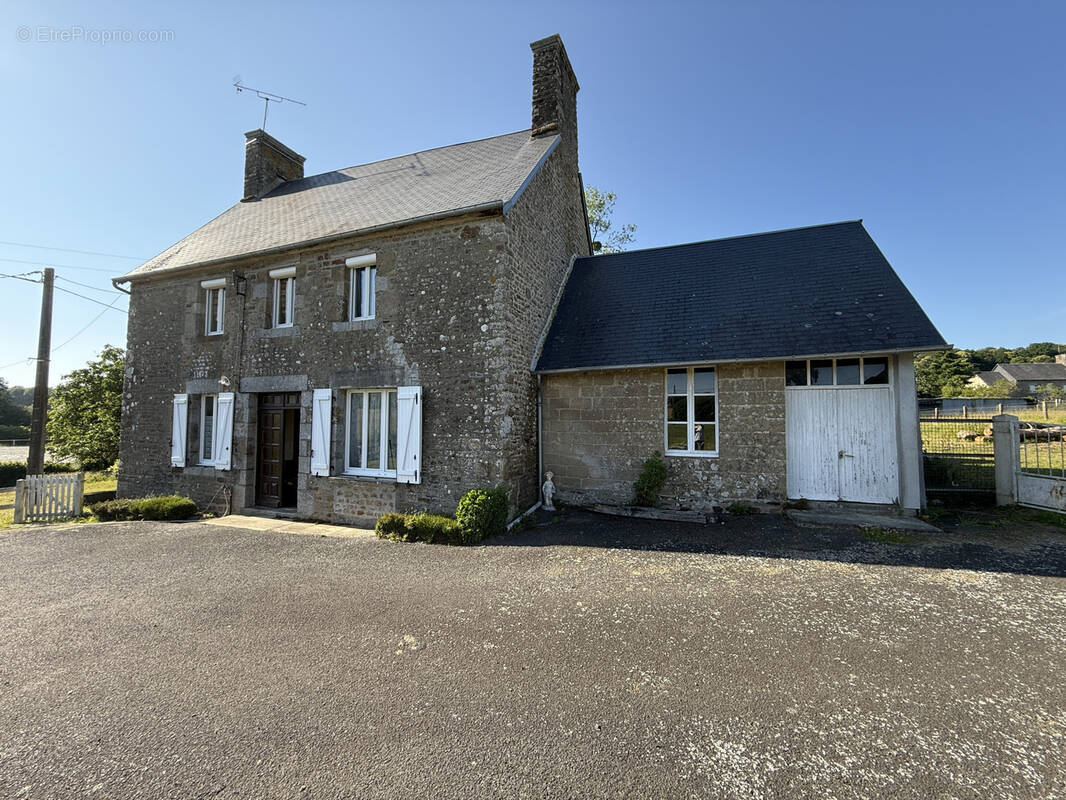 Maison à LE PETIT-CELLAND
