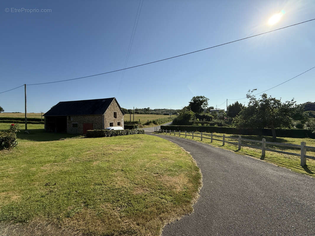 Maison à LE PETIT-CELLAND