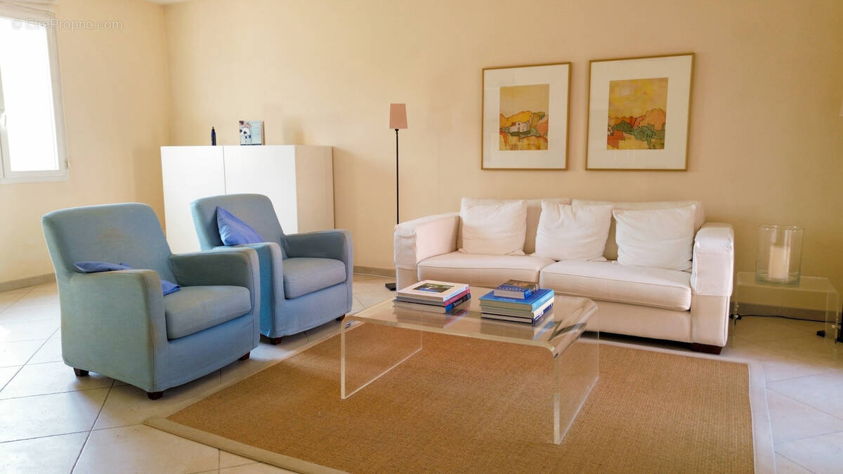 Appartement à LORGUES