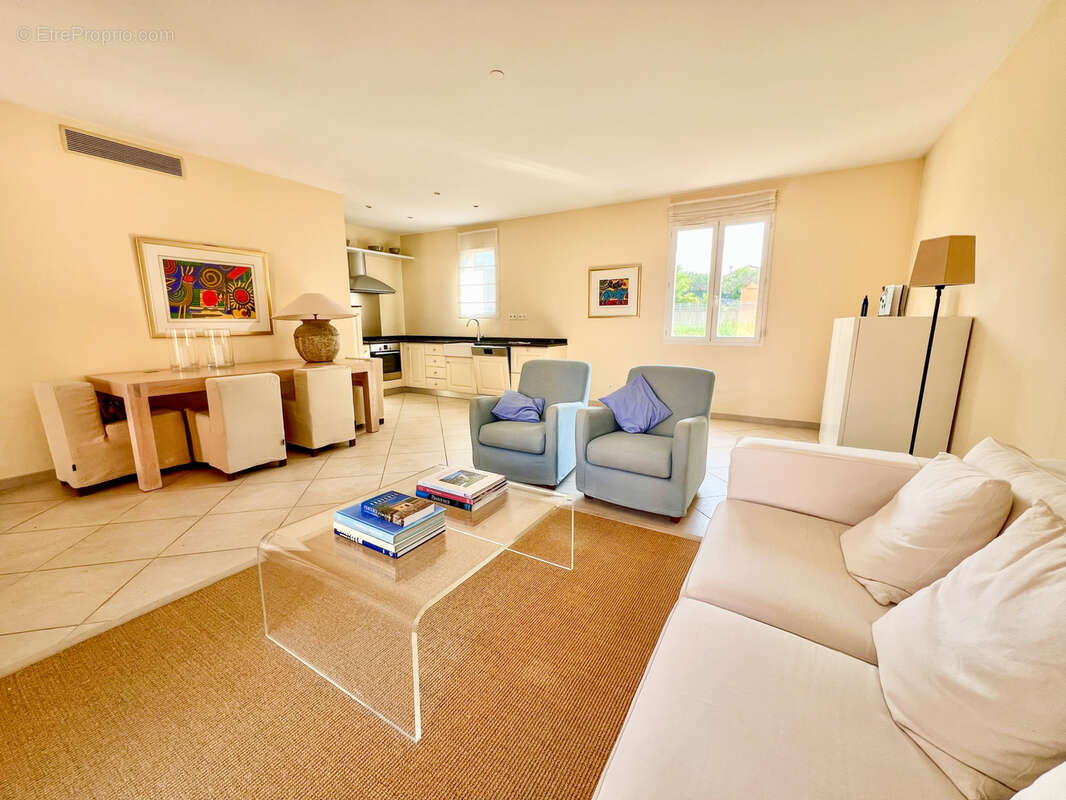 Appartement à LORGUES