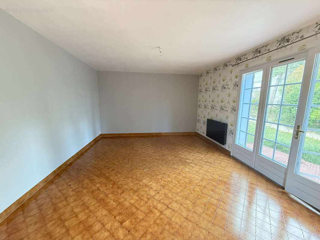 Maison à SALAISE-SUR-SANNE