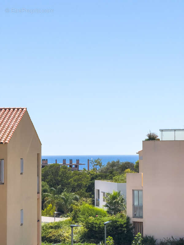 Appartement à CARQUEIRANNE