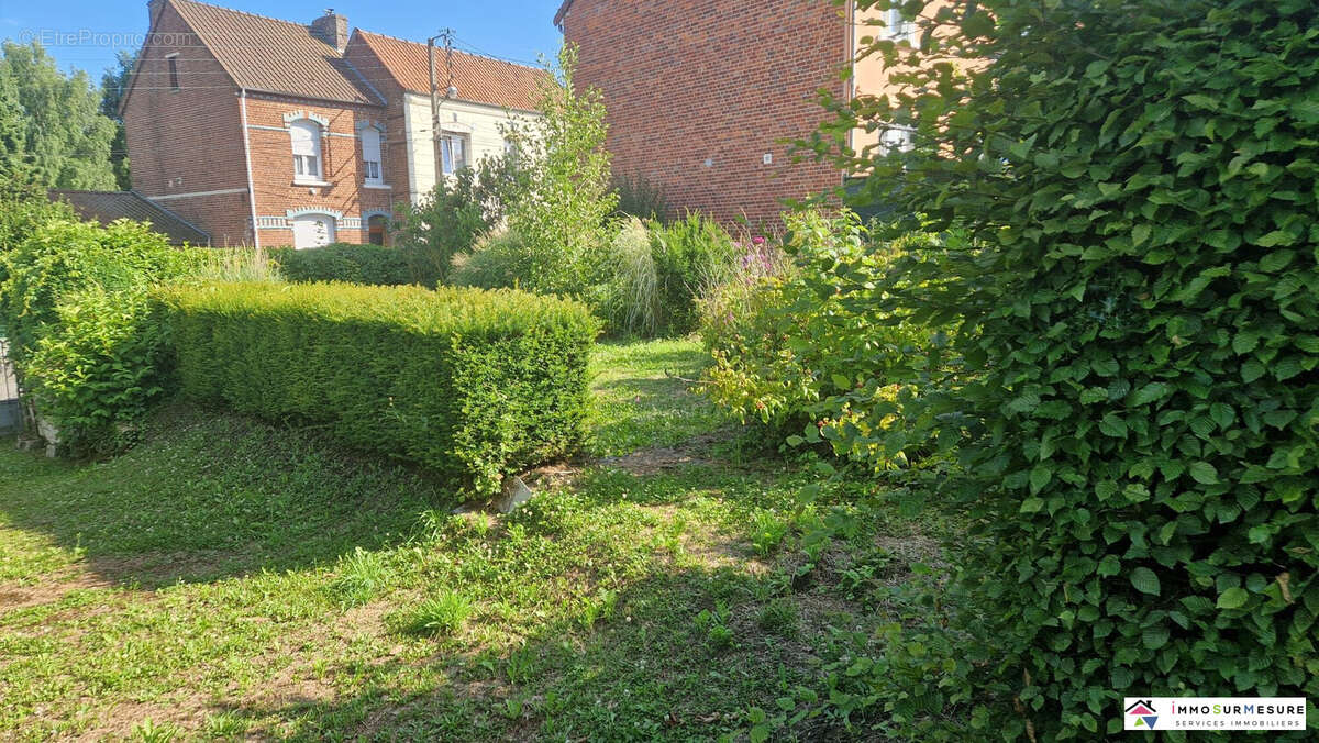 Terrain à SAINT-POL-SUR-TERNOISE