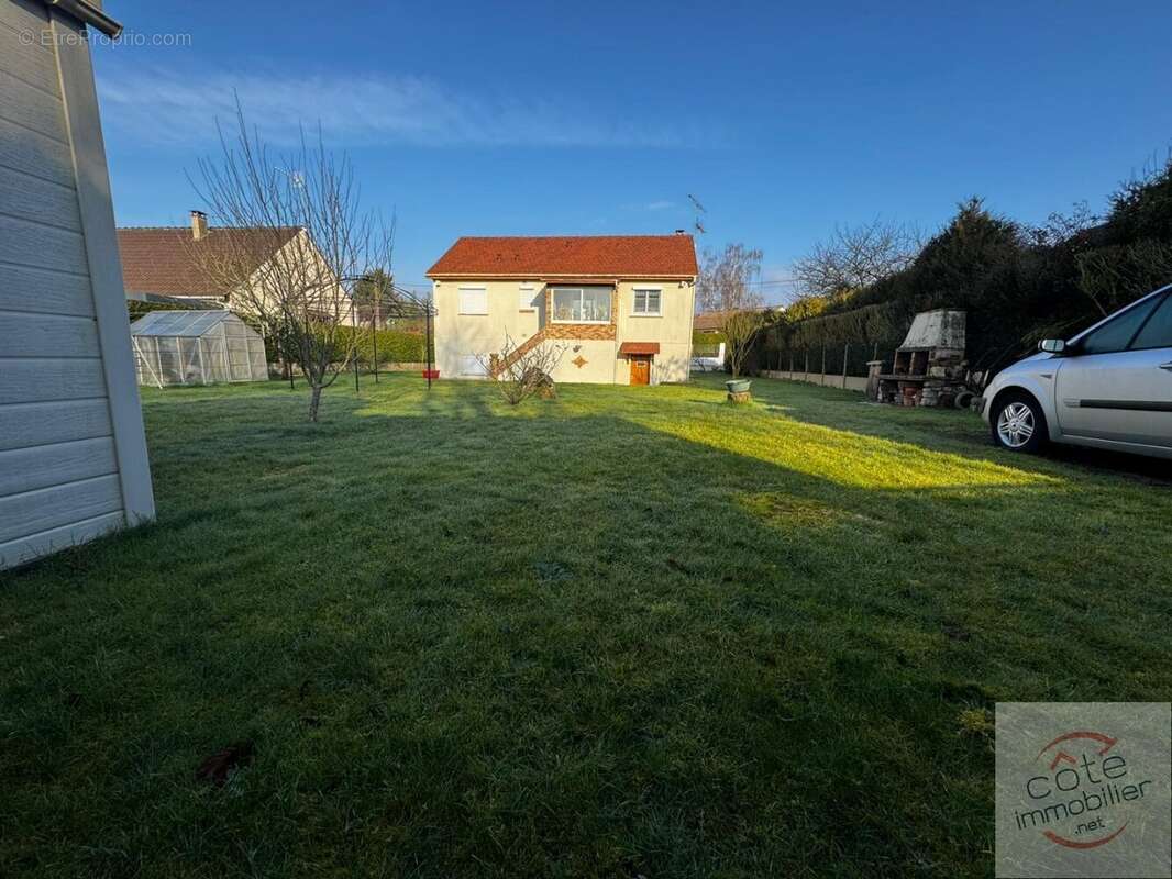 Maison à LES GRANGES-LE-ROI