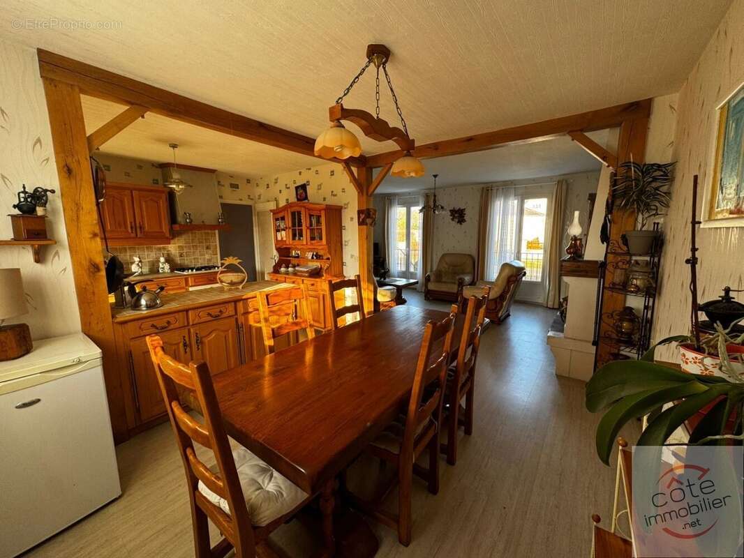 Maison à LES GRANGES-LE-ROI