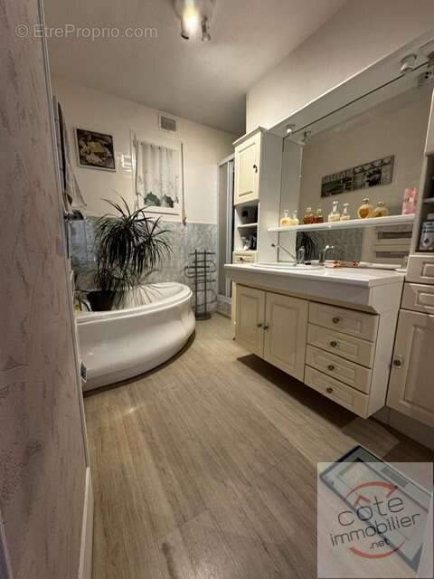 Maison à LES GRANGES-LE-ROI