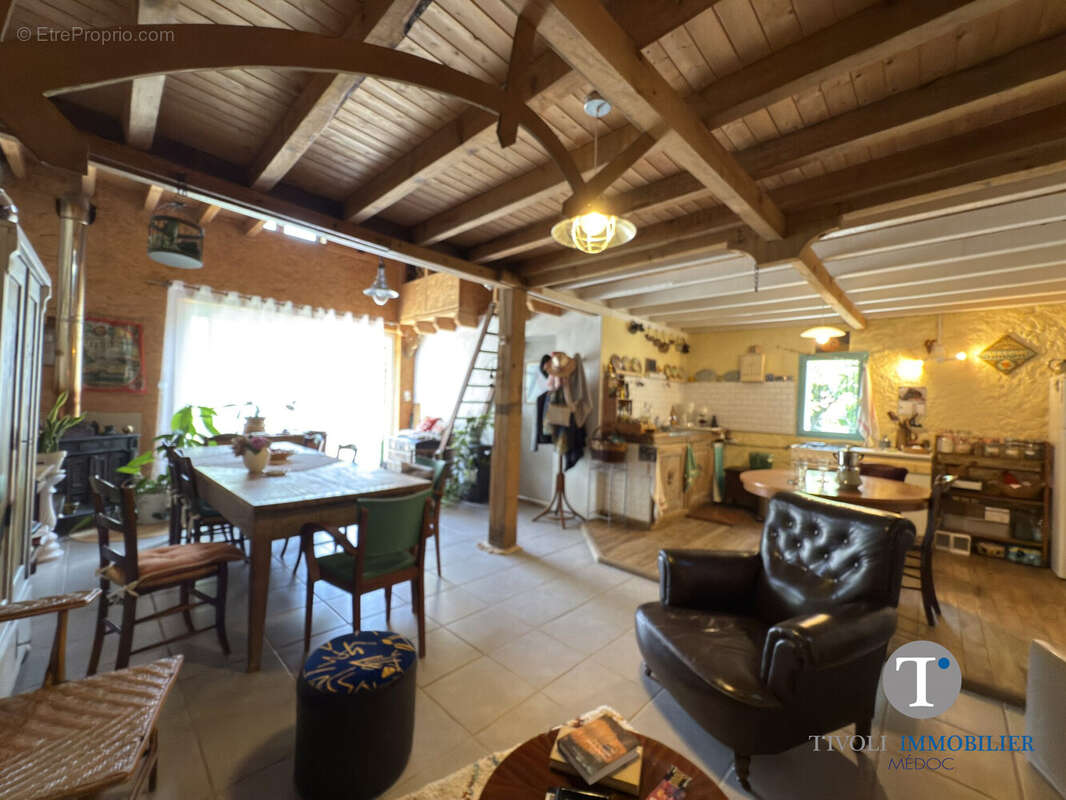 Maison à SAINT-CHRISTOLY-MEDOC