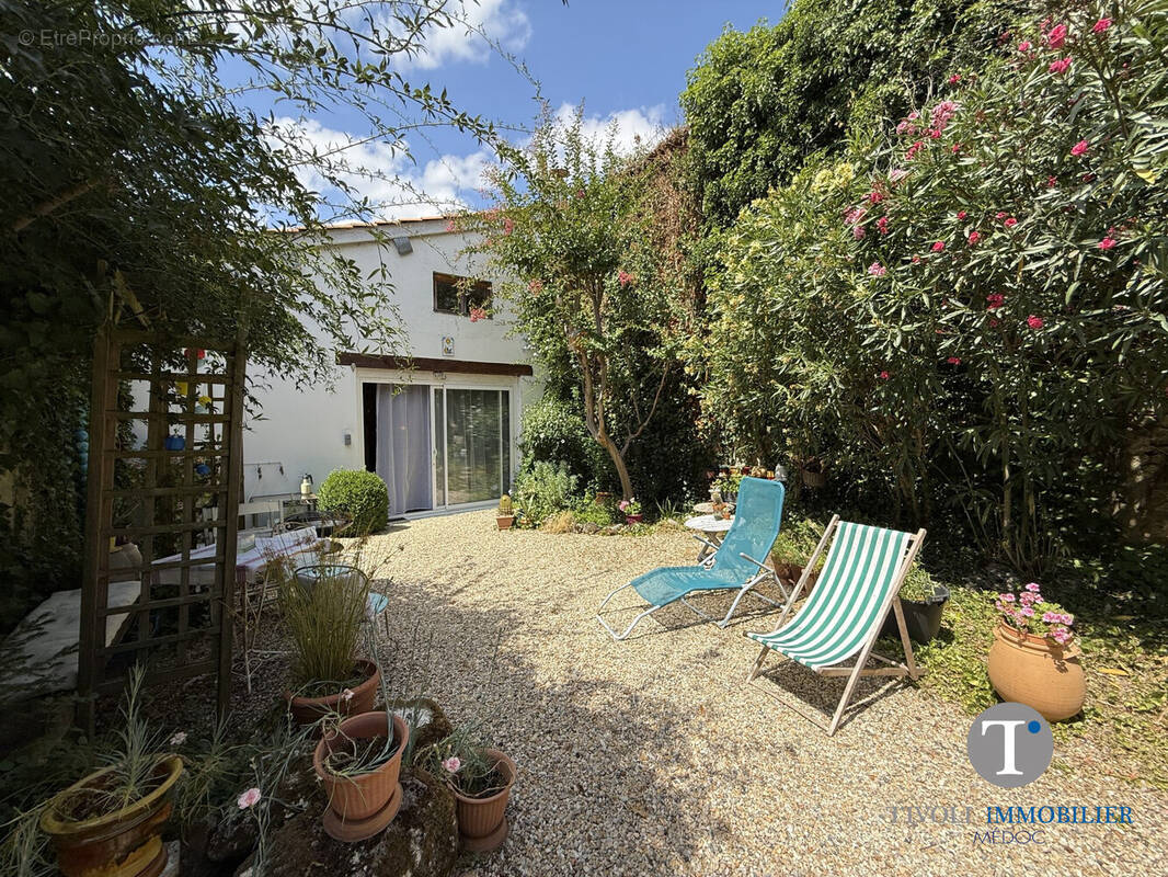 Maison à SAINT-CHRISTOLY-MEDOC