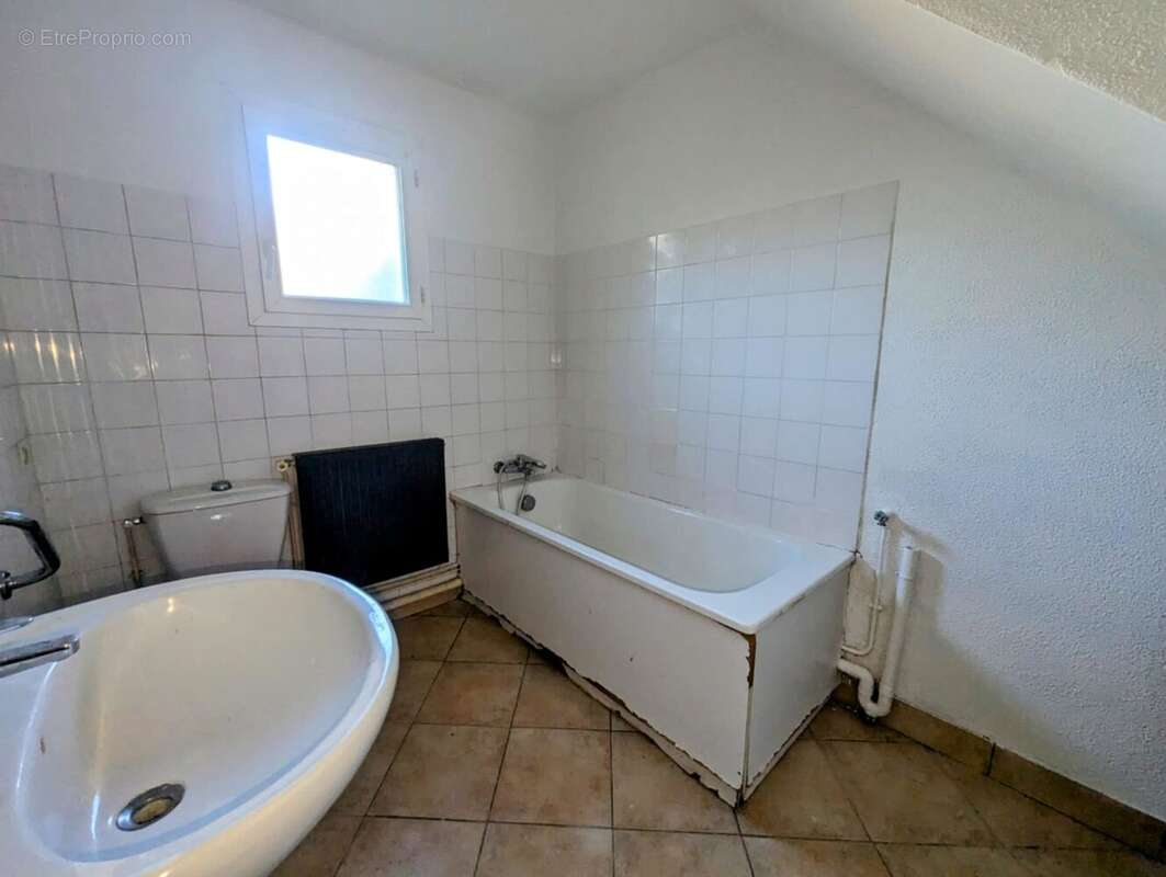 Salle de bain  - Maison à COUTRAS