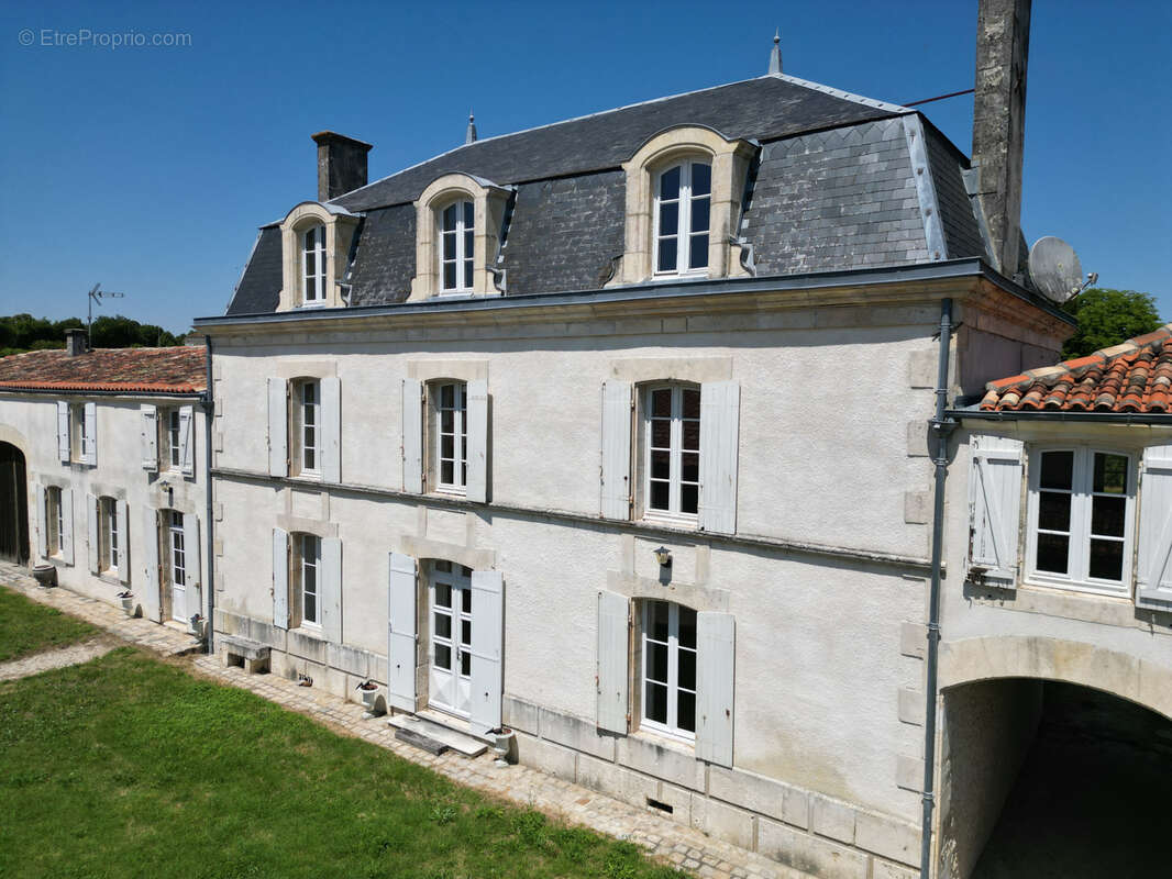 Maison à SAINT-JEAN-D&#039;ANGELY