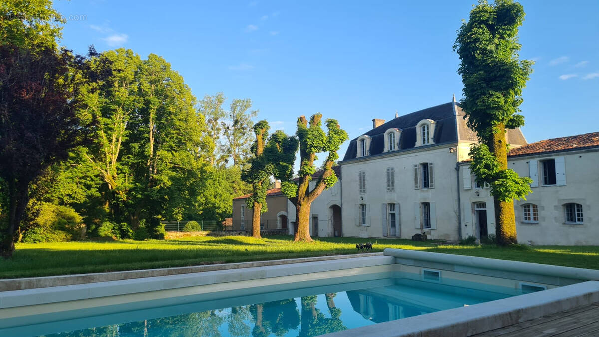 Maison à SAINT-JEAN-D&#039;ANGELY