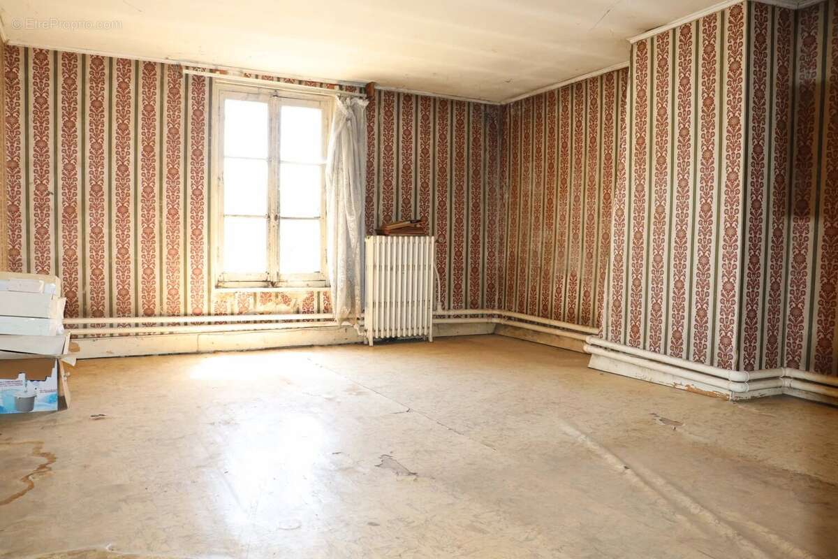 Maison à MONTDAUPHIN