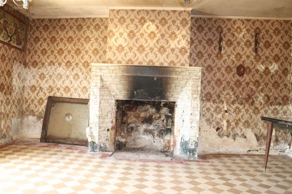 Maison à MONTDAUPHIN