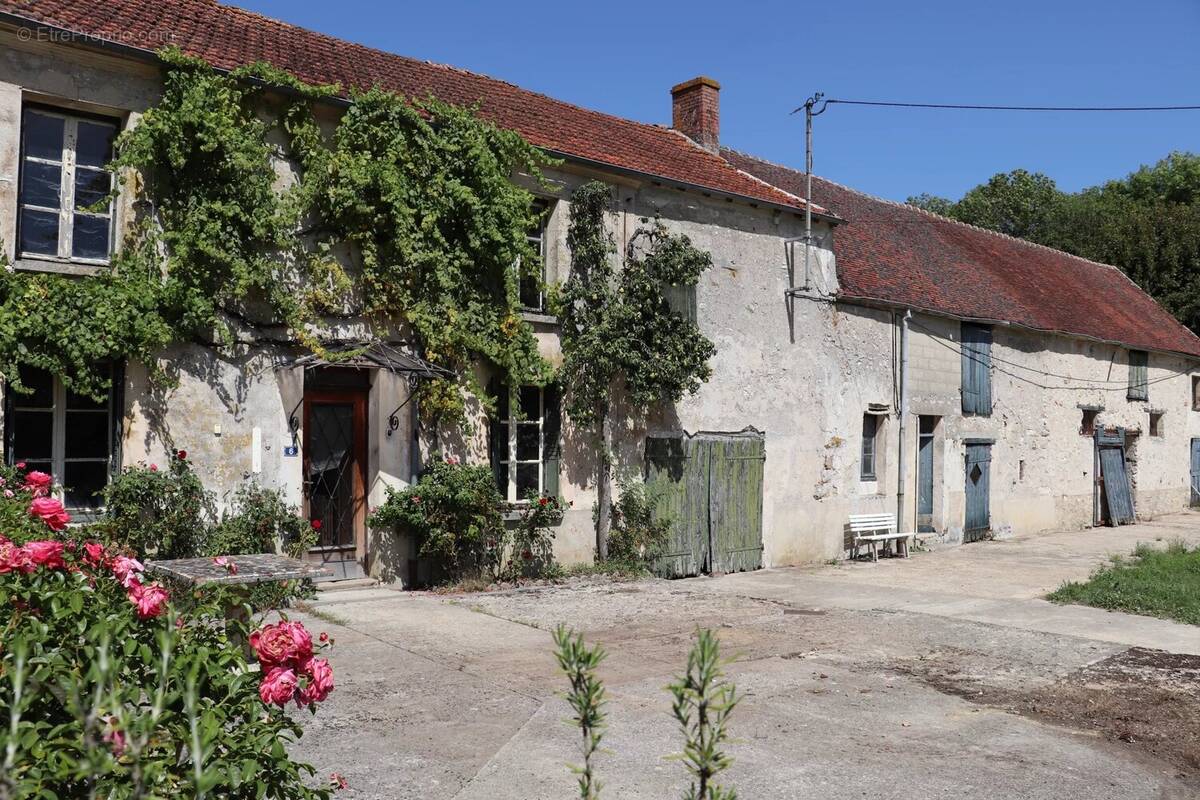 Maison à MONTDAUPHIN