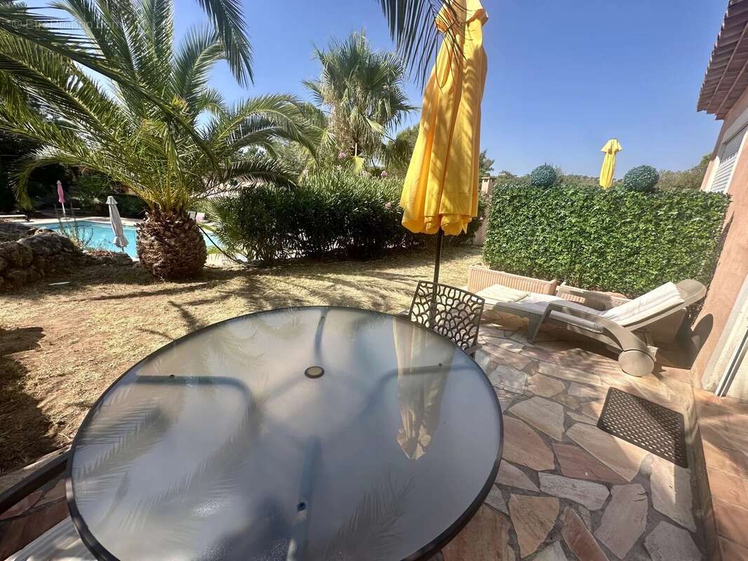 Maison à ROQUEBRUNE-SUR-ARGENS