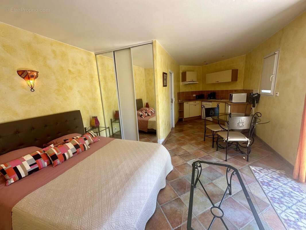 Maison à ROQUEBRUNE-SUR-ARGENS