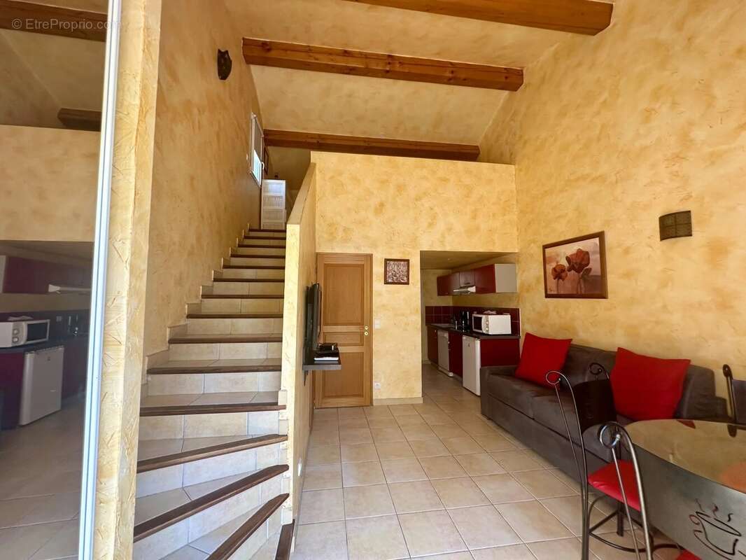 Maison à ROQUEBRUNE-SUR-ARGENS