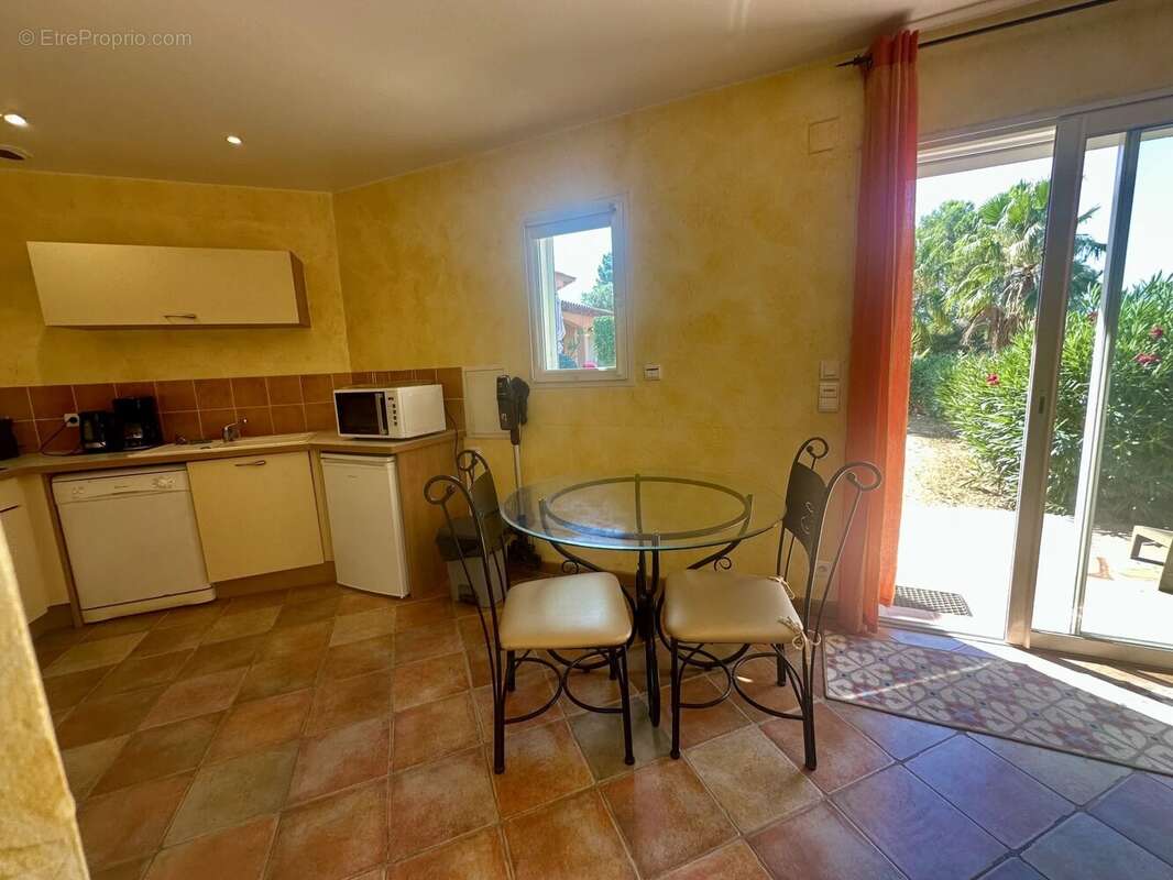 Maison à ROQUEBRUNE-SUR-ARGENS