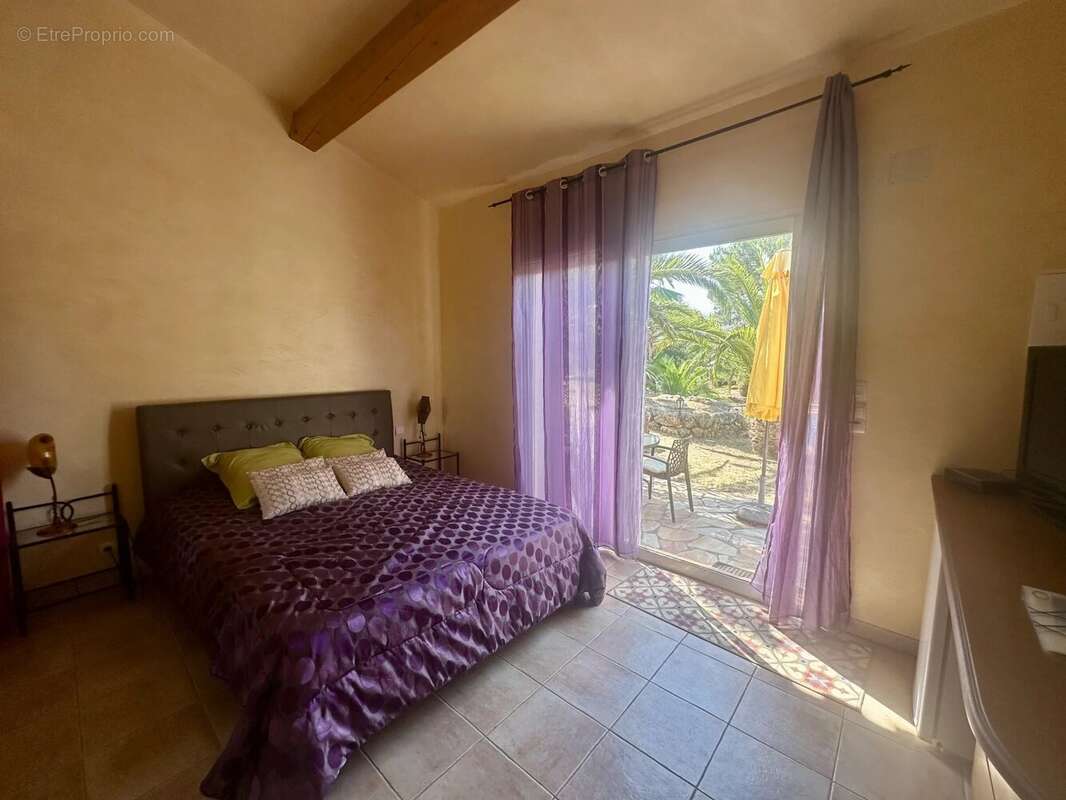 Maison à ROQUEBRUNE-SUR-ARGENS