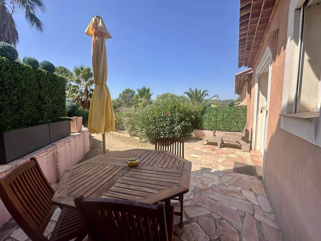 Maison à ROQUEBRUNE-SUR-ARGENS