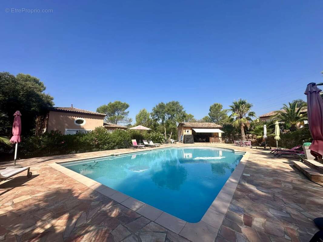 Maison à ROQUEBRUNE-SUR-ARGENS