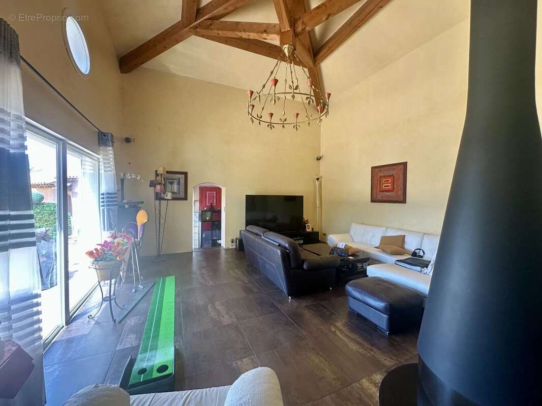 Maison à ROQUEBRUNE-SUR-ARGENS