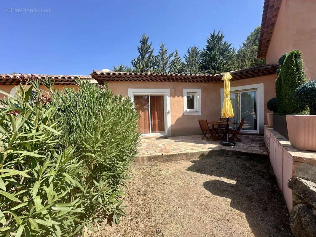 Maison à ROQUEBRUNE-SUR-ARGENS