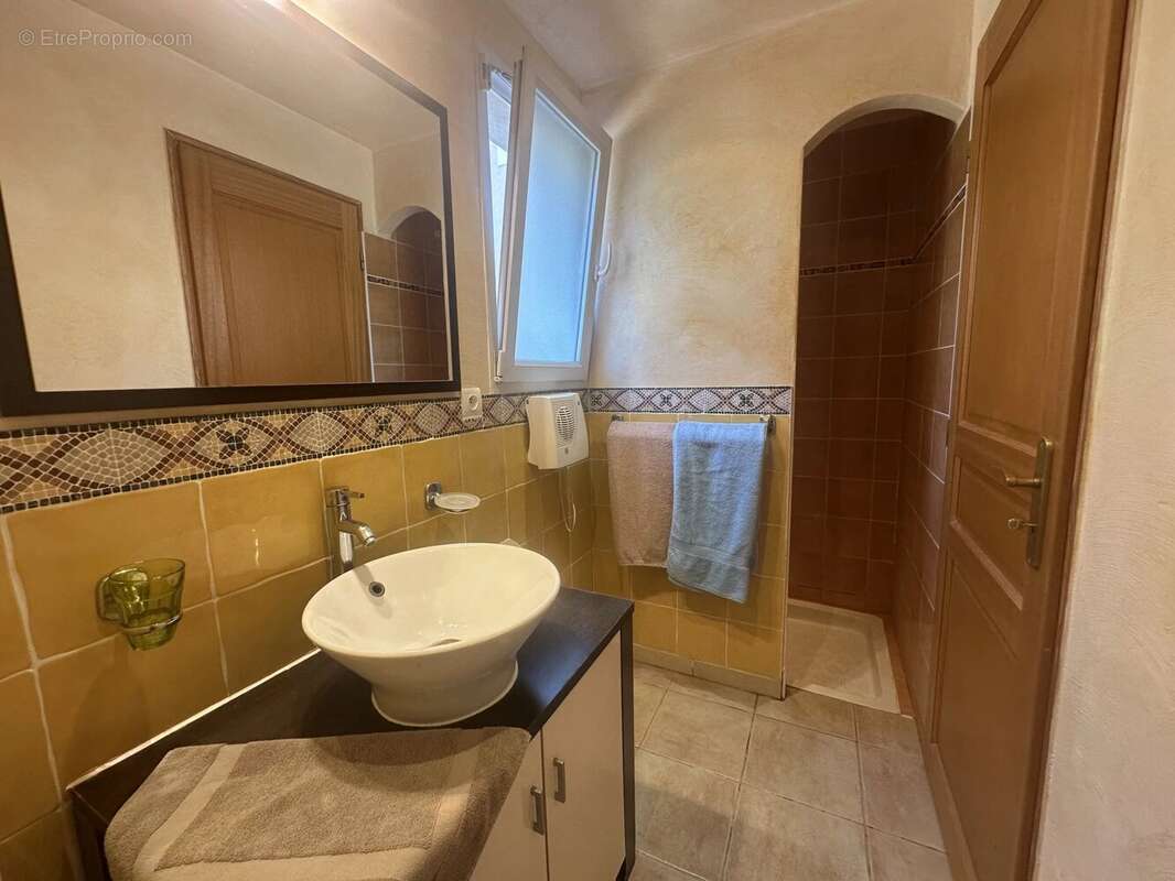 Maison à ROQUEBRUNE-SUR-ARGENS