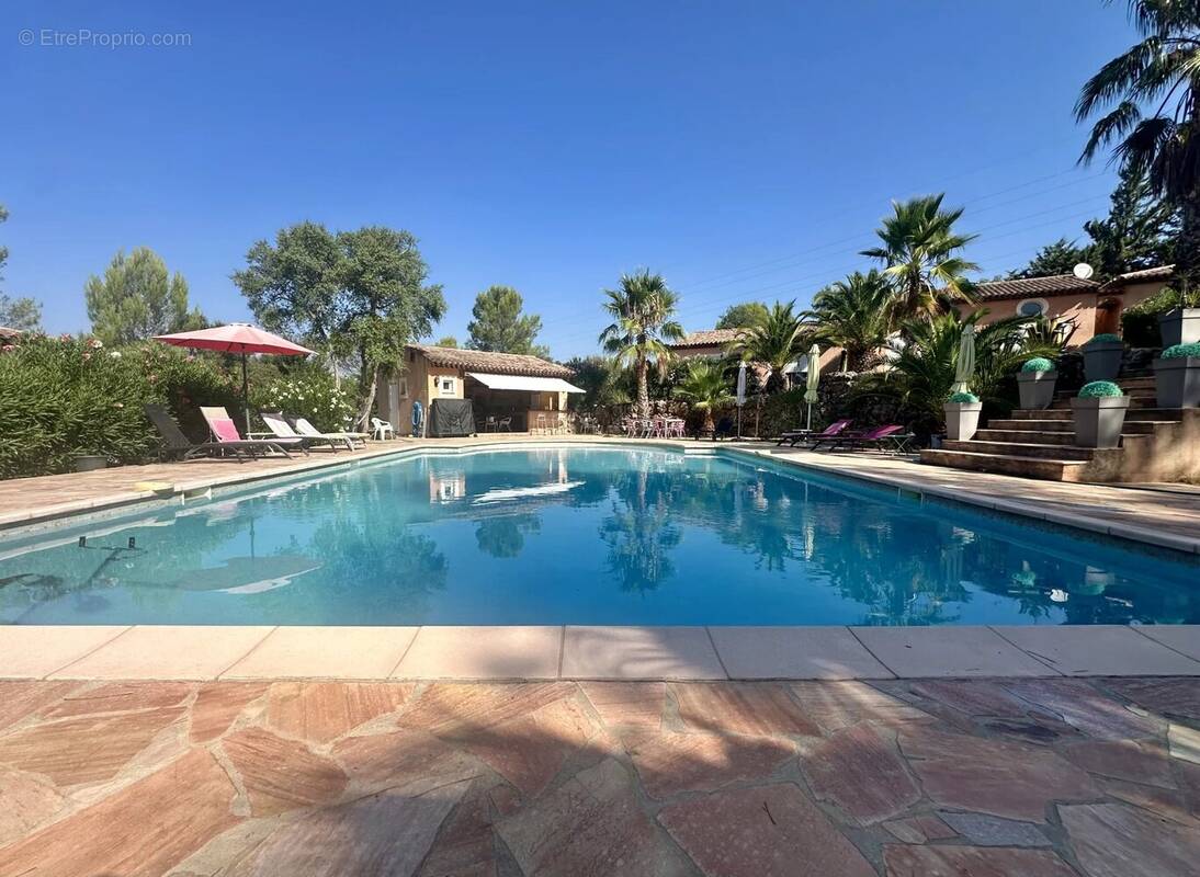 Maison à ROQUEBRUNE-SUR-ARGENS