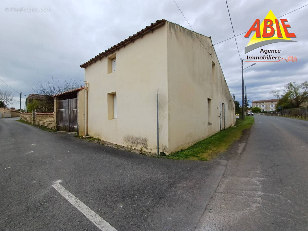 Photo 1 - Maison à SAINT-HILAIRE-DES-LOGES