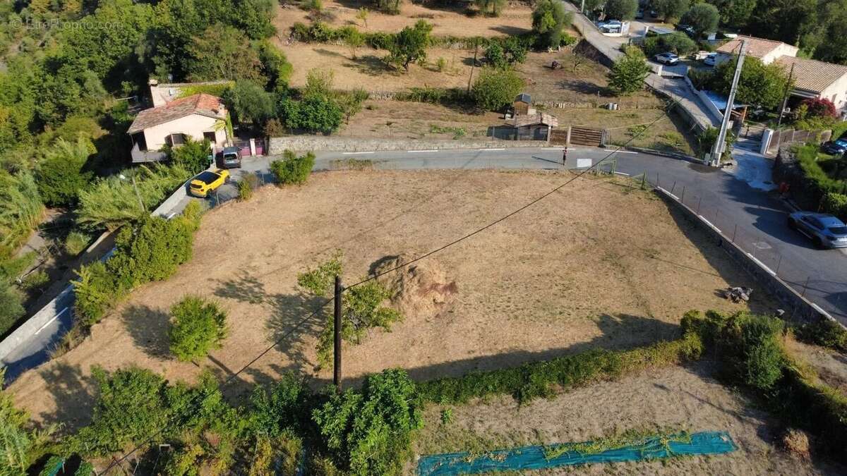 Terrain à MALAUSSENE