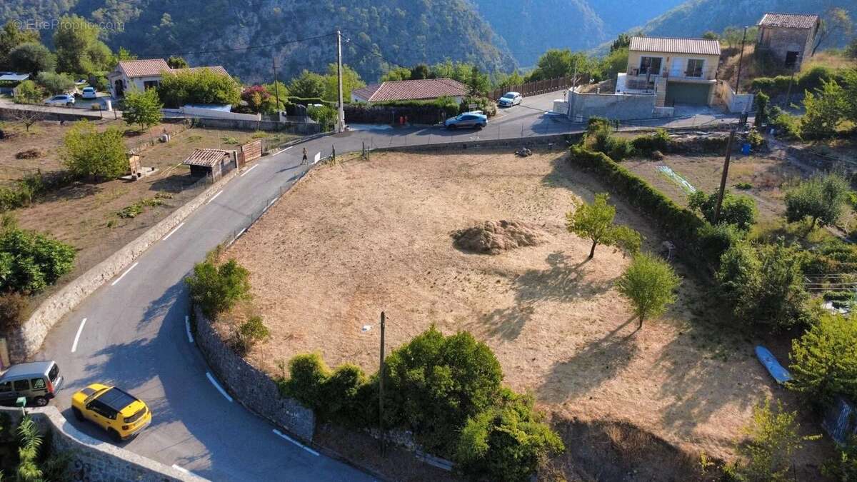 Terrain à MALAUSSENE