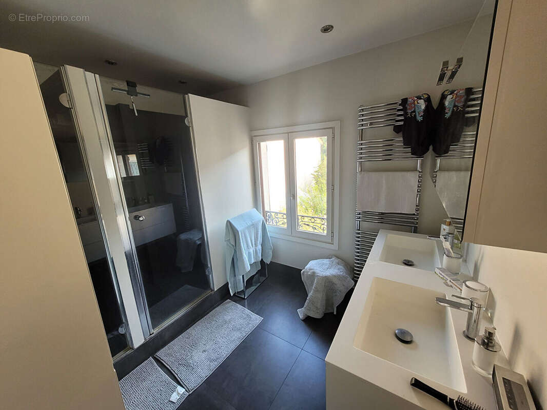 Maison à L'HAY-LES-ROSES