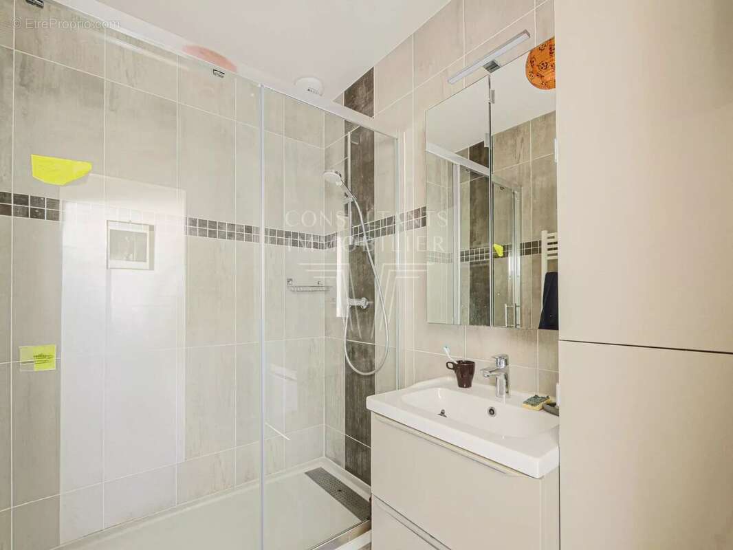 Appartement à LEVALLOIS-PERRET