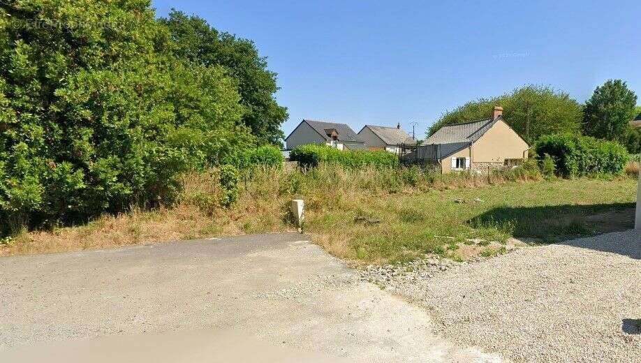 Terrain à SAINT-GONDRAN